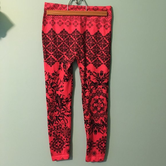 Red and Black Patterned Leggings - 3 for $5 - Picture 1 of 4
